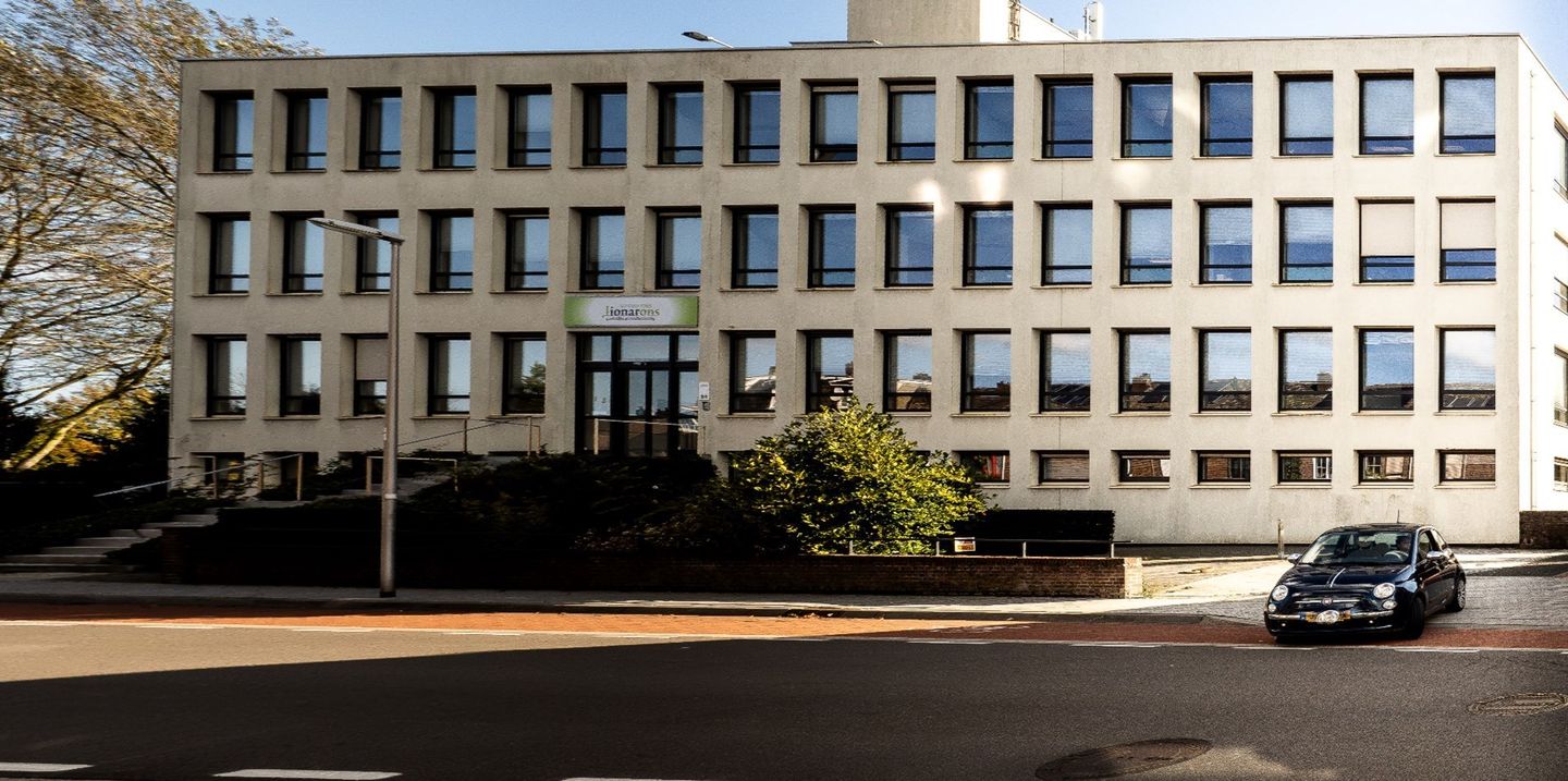 View photo 2 of Schaesbergerweg 84