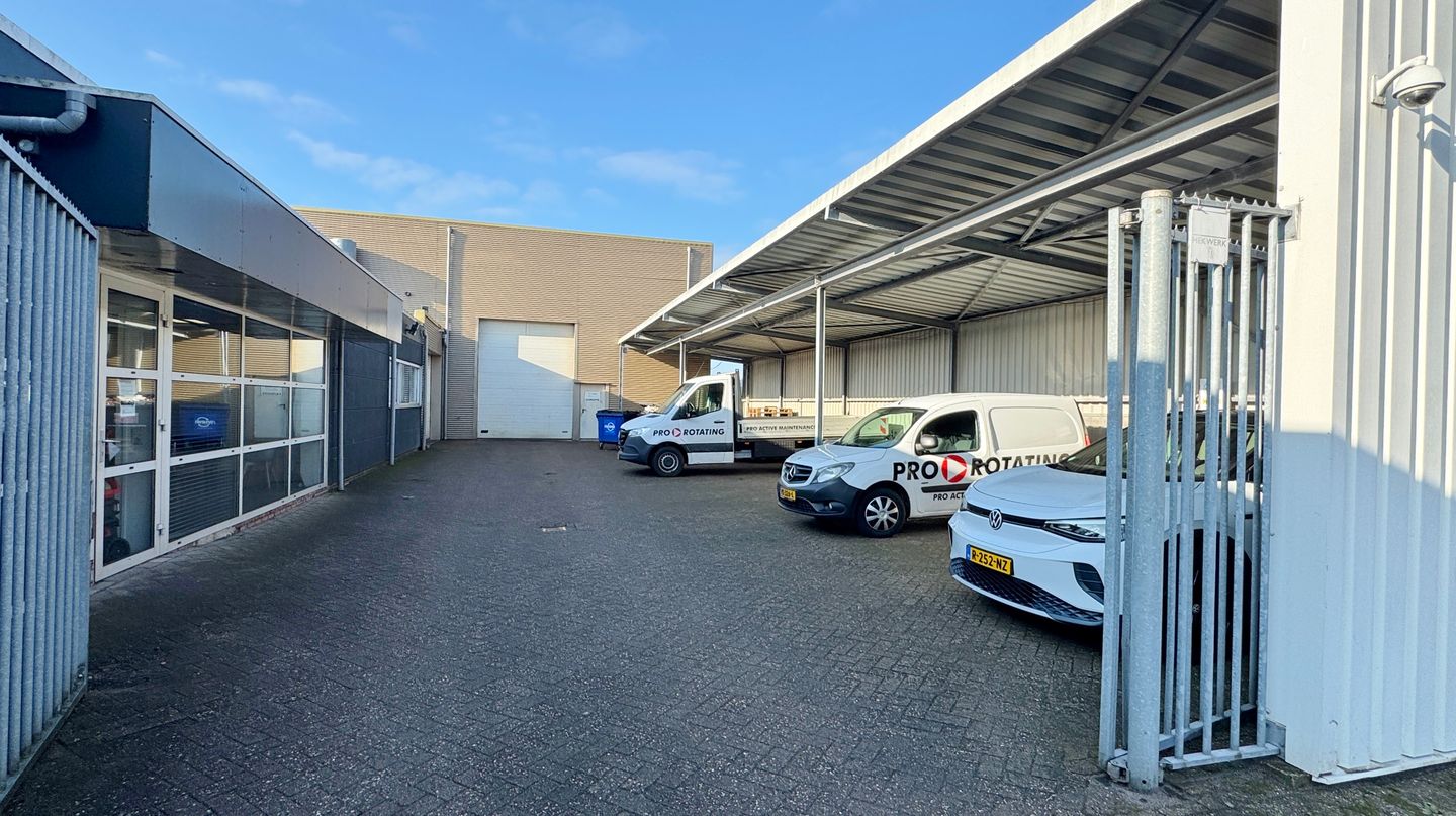 Bekijk foto 2 van Rigaweg 17