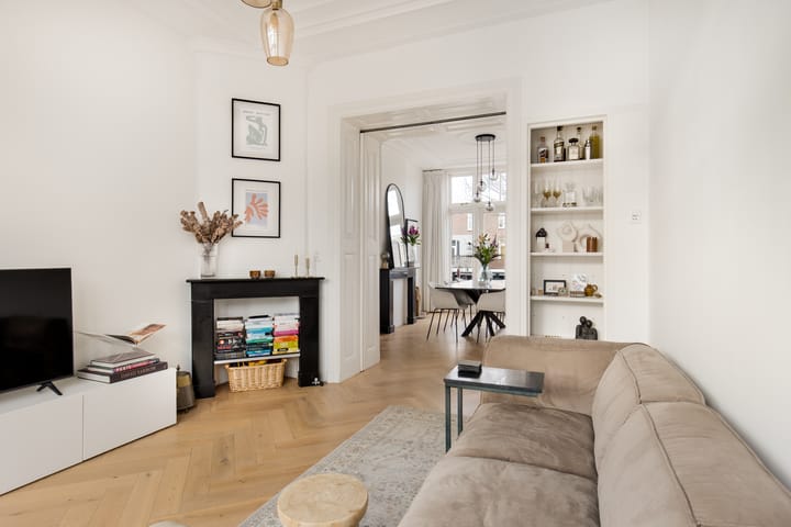 Spacious Upper Apartment with Water Views Near Haarlem Center — 13