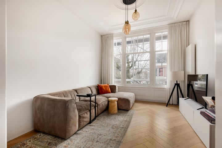 Spacious Upper Apartment with Water Views Near Haarlem Center — 16