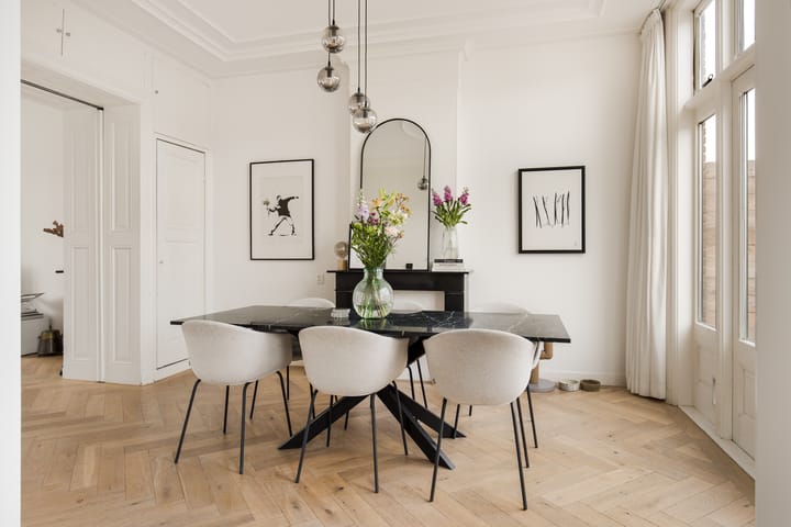 Spacious Upper Apartment with Water Views Near Haarlem Center — 24