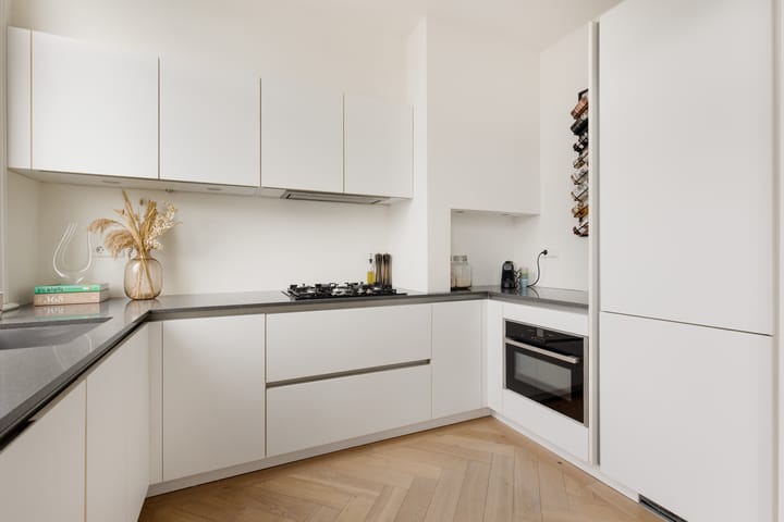Spacious Upper Apartment with Water Views Near Haarlem Center — 28
