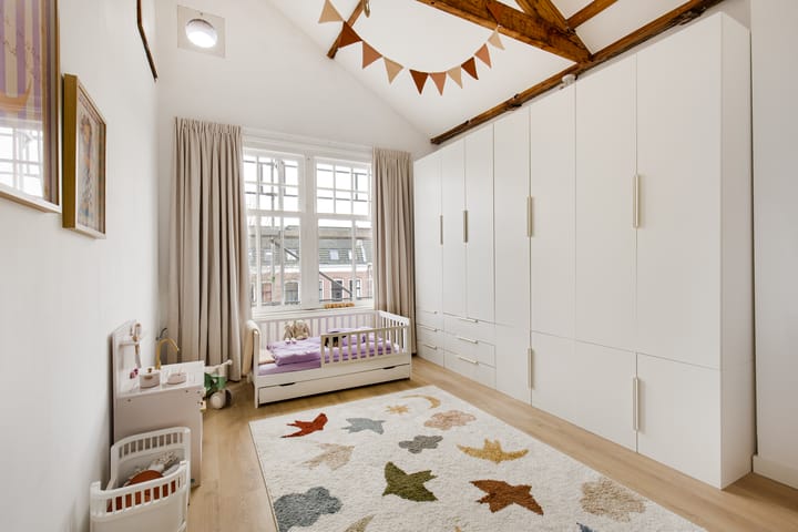 Spacious Upper Apartment with Water Views Near Haarlem Center — 40