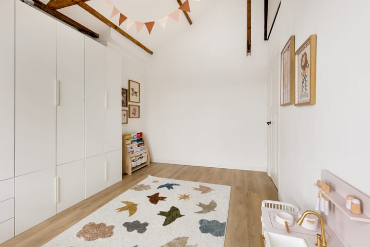 Spacious Upper Apartment with Water Views Near Haarlem Center — 42
