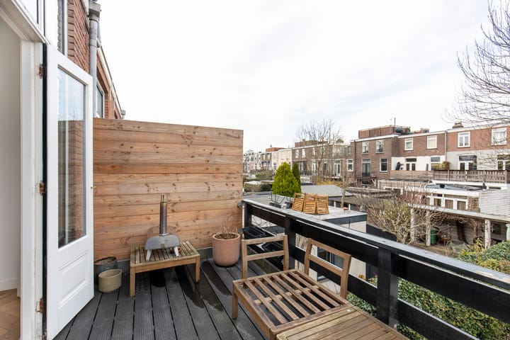 Spacious Upper Apartment with Water Views Near Haarlem Center — 52