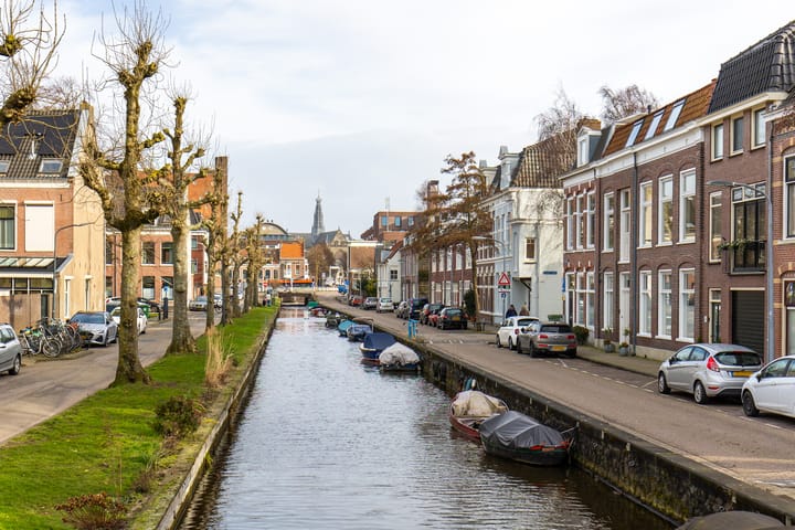 Spacious Upper Apartment with Water Views Near Haarlem Center — 60
