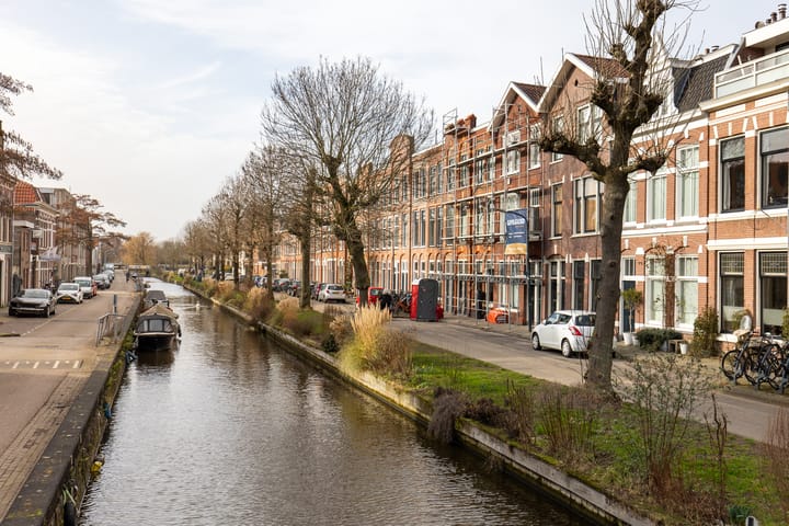 Spacious Upper Apartment with Water Views Near Haarlem Center — 62