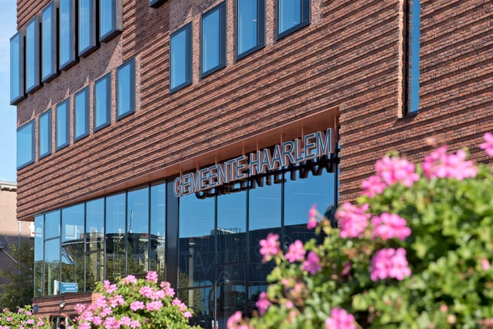 Spacious Upper Apartment with Water Views Near Haarlem Center — 68