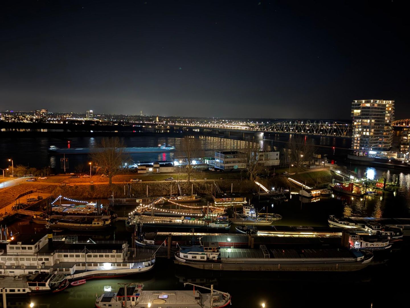 Foto 49 van Waalbandijk 409