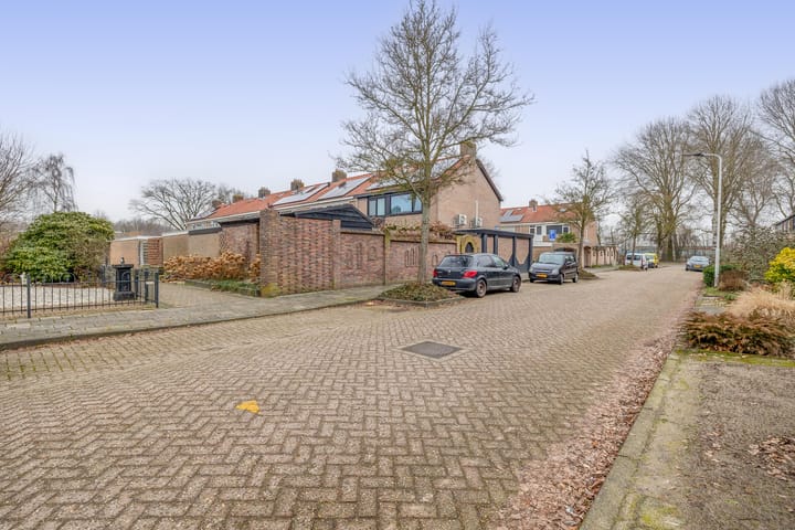 Starter home with four bedrooms and south-facing garden in Drachten — 14