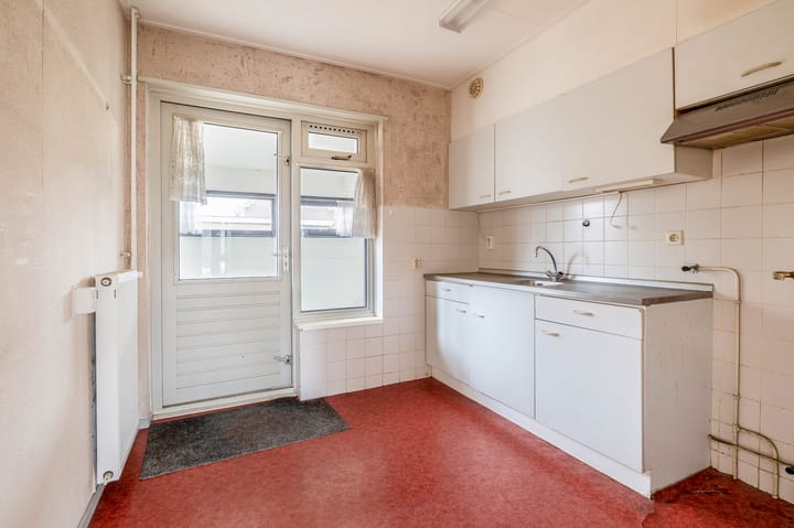 Starter home with four bedrooms and south-facing garden in Drachten — 28