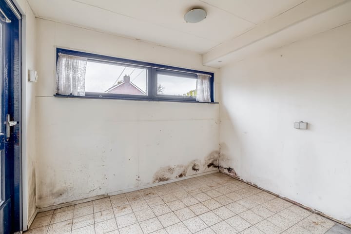 Starter home with four bedrooms and south-facing garden in Drachten — 34