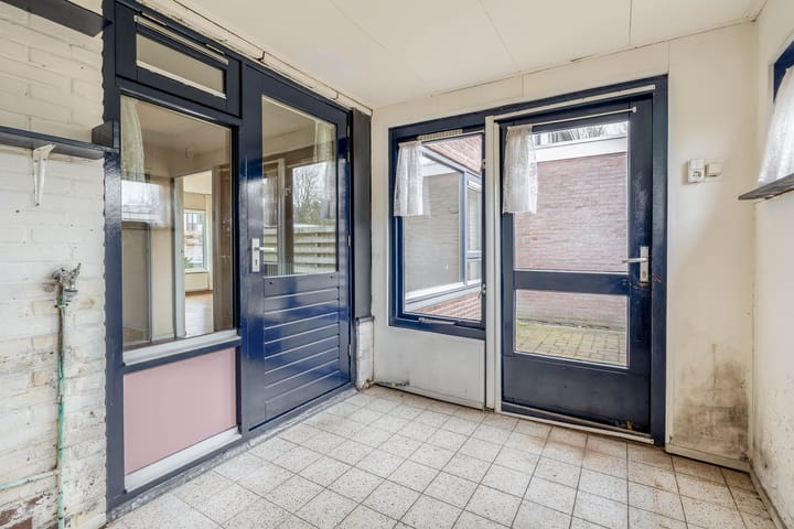 Starter home with four bedrooms and south-facing garden in Drachten — 36