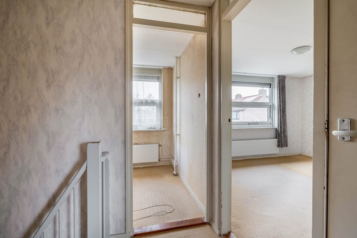 Starter home with four bedrooms and south-facing garden in Drachten — 48