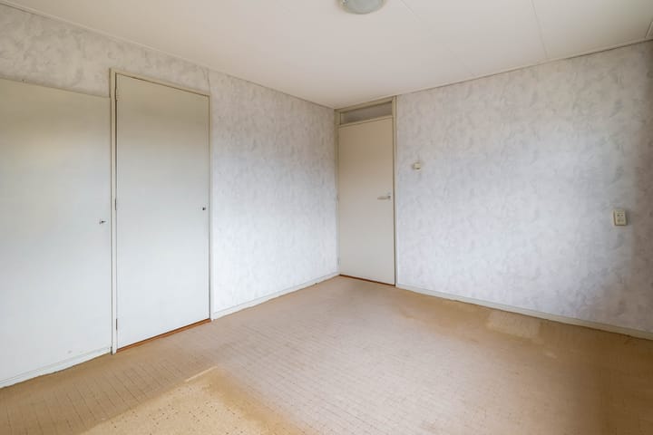 Starter home with four bedrooms and south-facing garden in Drachten — 52