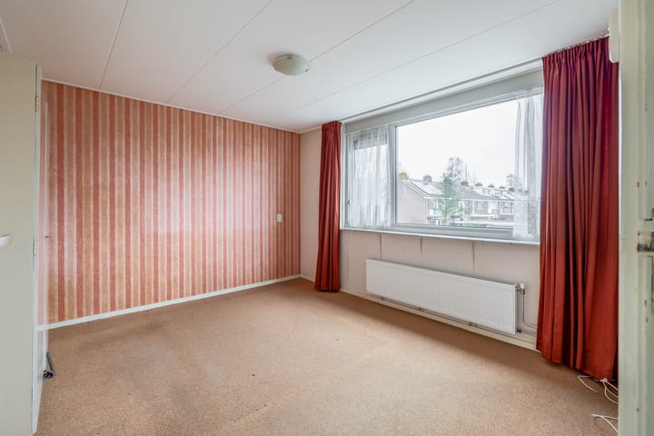 Starter home with four bedrooms and south-facing garden in Drachten — 62