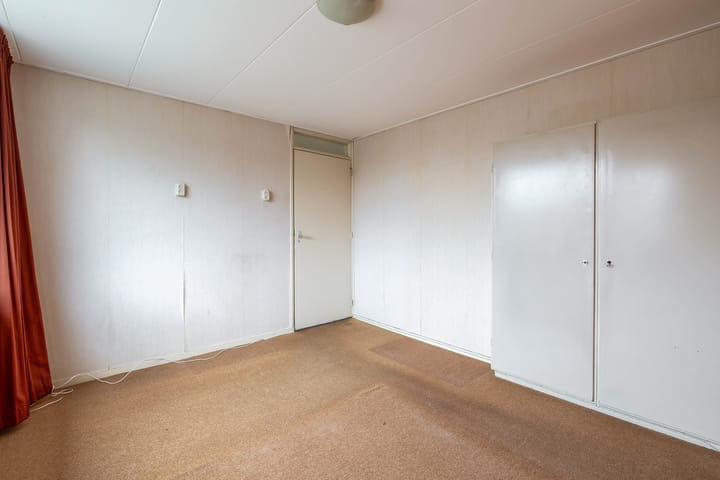 Starter home with four bedrooms and south-facing garden in Drachten — 64