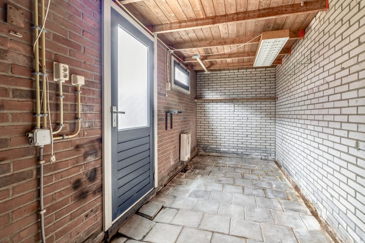 Starter home with four bedrooms and south-facing garden in Drachten — 70