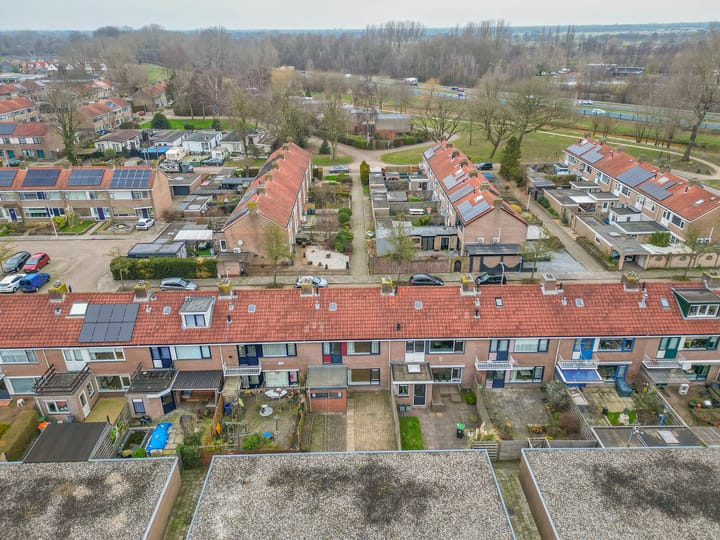 Starter home with four bedrooms and south-facing garden in Drachten — 80
