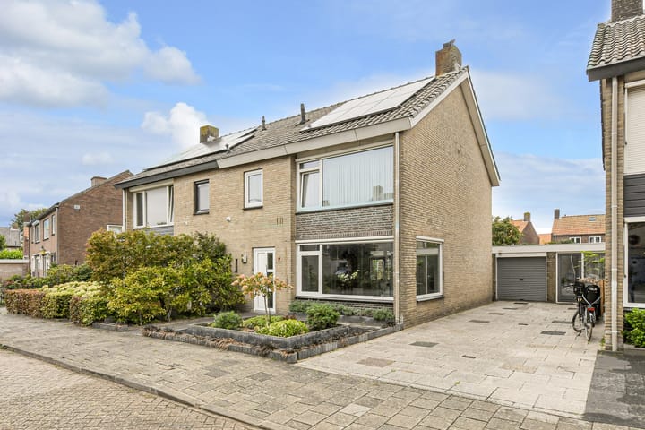 Photo 4 of Amalia van Solmsstraat 7