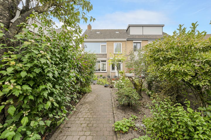 Photo 2 of Amalia van Solmsstraat 7