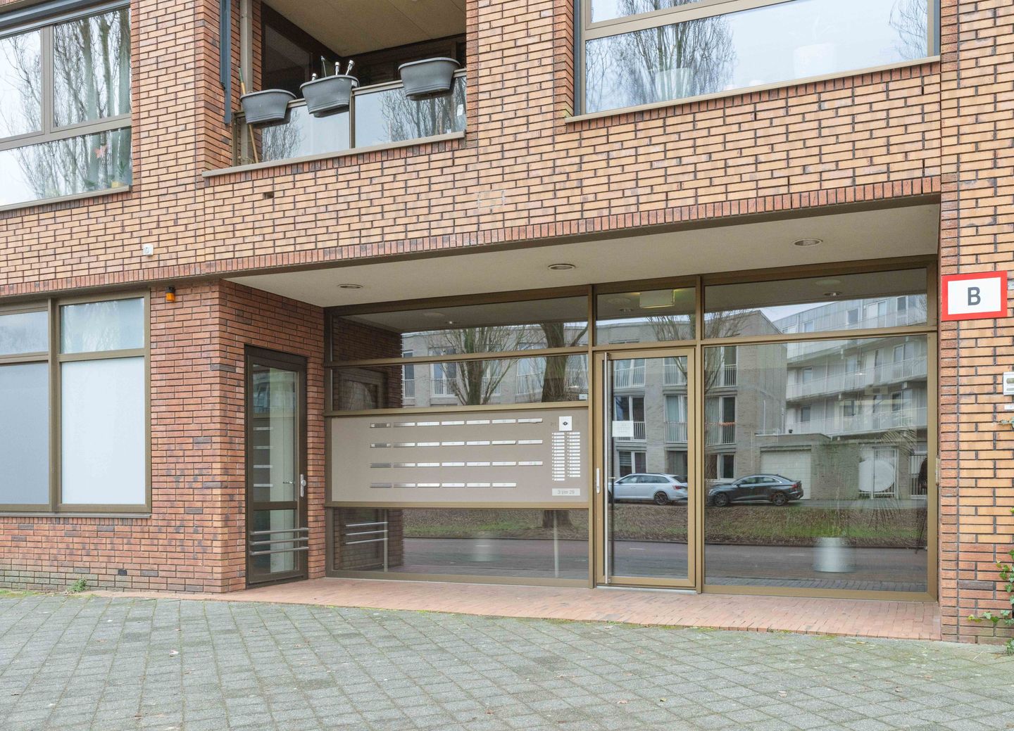 Photo 35 of Glenn Millerpad 12