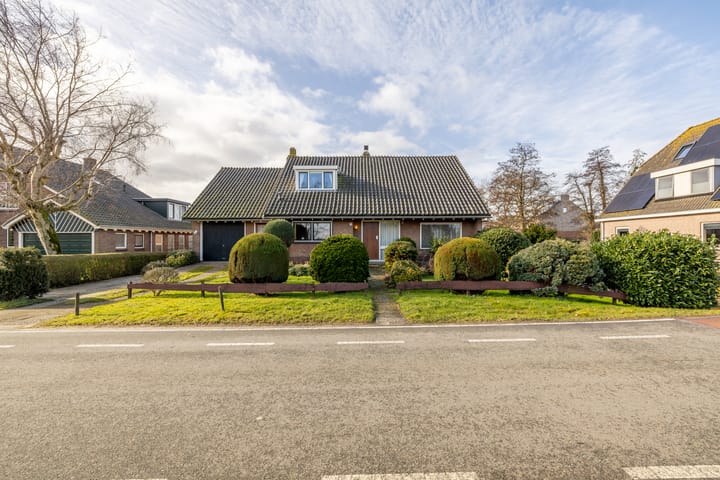 Spacious Detached Home with Stunning Water Views in Oosthuizen — 13