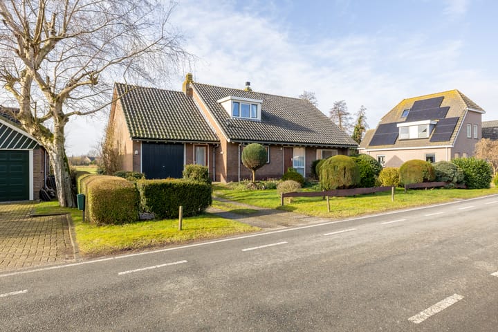 Spacious Detached Home with Stunning Water Views in Oosthuizen — 15