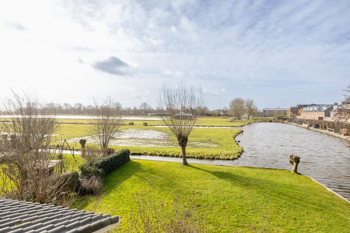 Spacious Detached Home with Stunning Water Views in Oosthuizen — 90