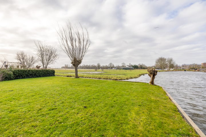 Spacious Detached Home with Stunning Water Views in Oosthuizen — 91