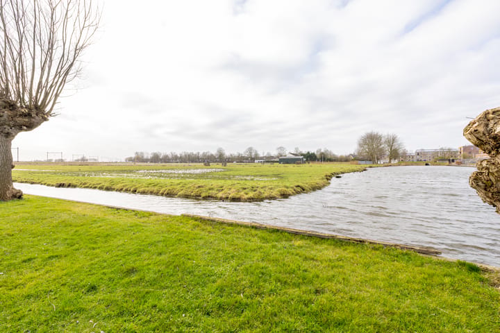 Spacious Detached Home with Stunning Water Views in Oosthuizen — 102