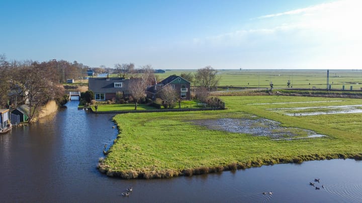 Spacious Detached Home with Stunning Water Views in Oosthuizen — 114