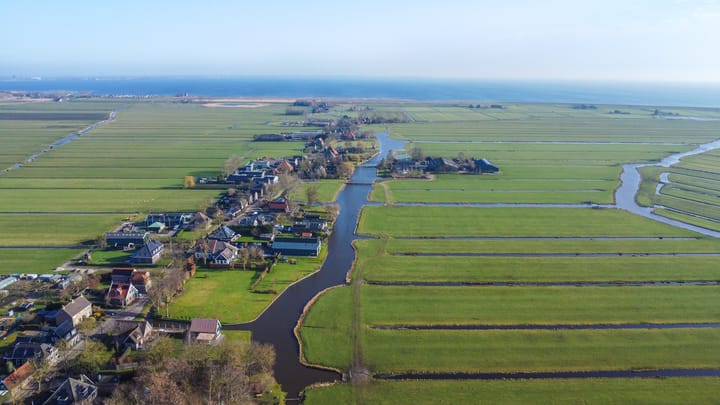 Spacious Detached Home with Stunning Water Views in Oosthuizen — 118