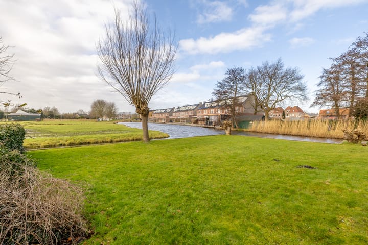 Spacious Detached Home with Stunning Water Views in Oosthuizen — 93