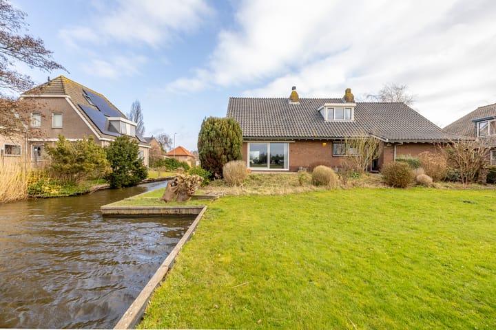 Spacious Detached Home with Stunning Water Views in Oosthuizen — 99
