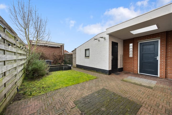 End terraced house with garden in green Nijmegen-West — 63