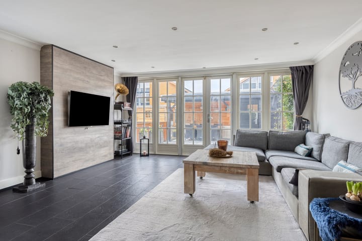 Photo 11 of Charlotte van Pallandthof 81