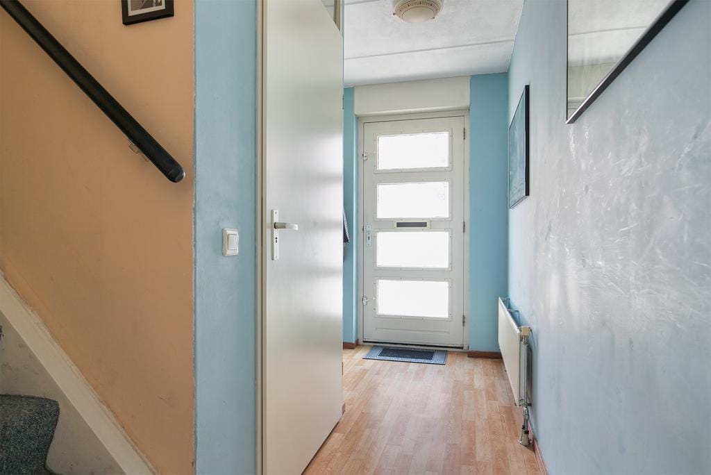 Well-maintained end terrace home with southwest-facing garden — 12