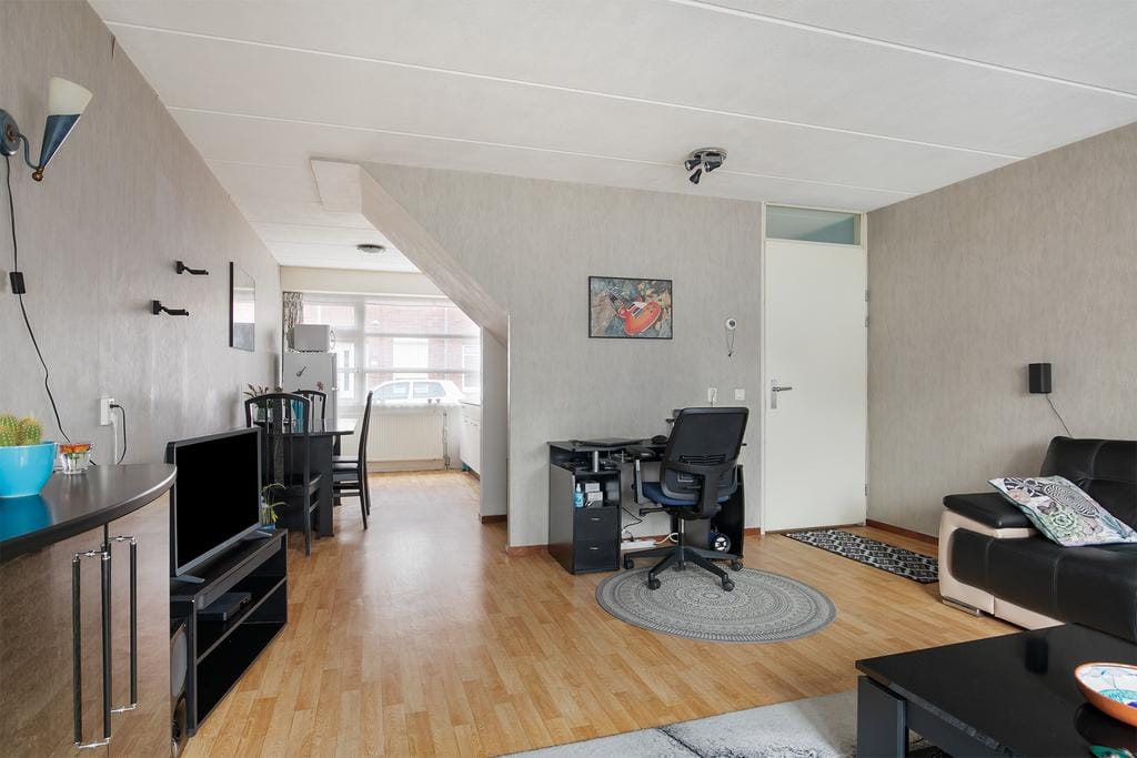Well-maintained end terrace home with southwest-facing garden — 22