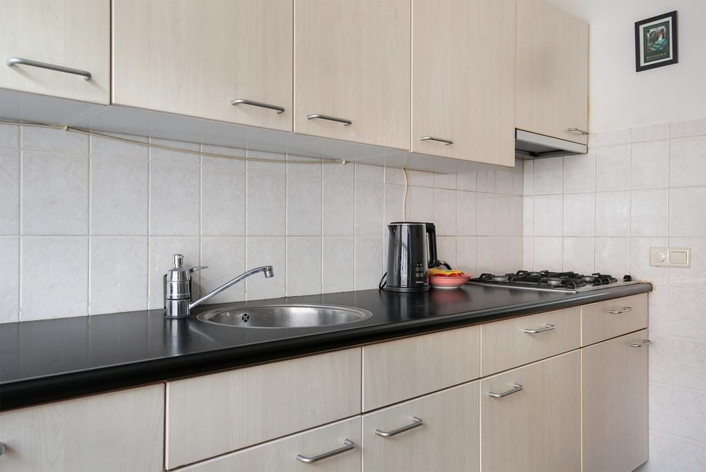 Well-maintained end terrace home with southwest-facing garden — 26
