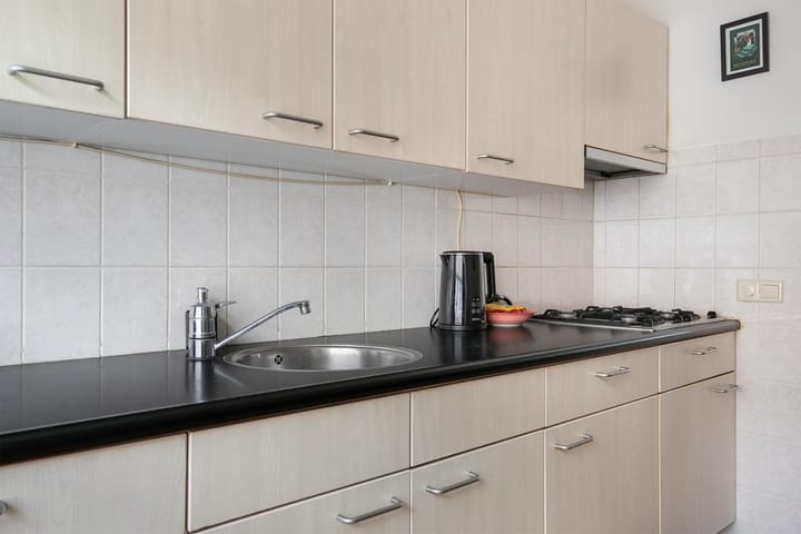 Well-maintained end terrace home with southwest-facing garden — 25
