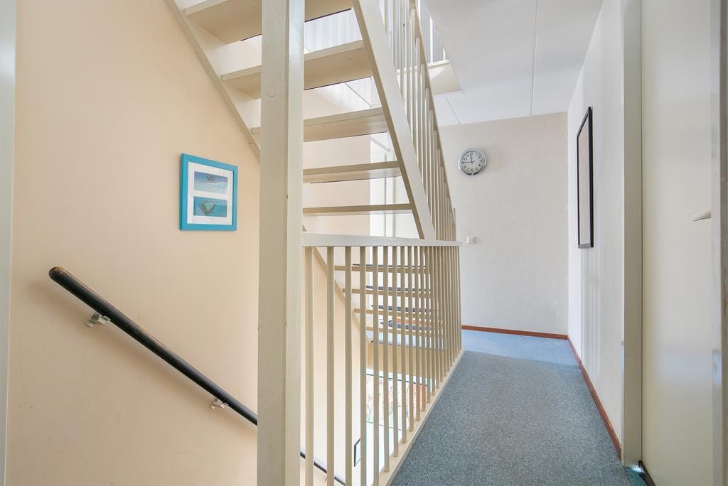 Well-maintained end terrace home with southwest-facing garden — 30