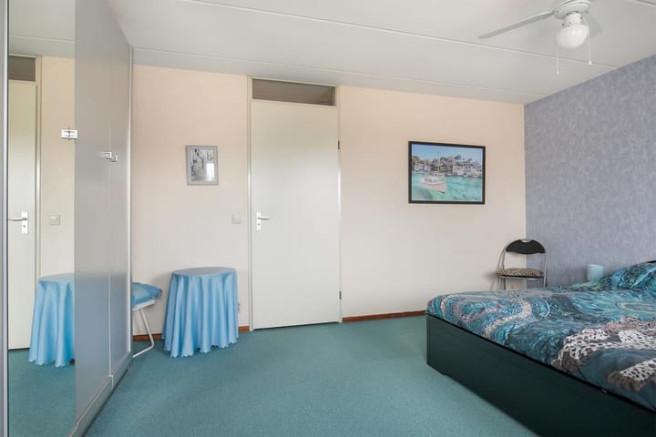 Well-maintained end terrace home with southwest-facing garden — 39