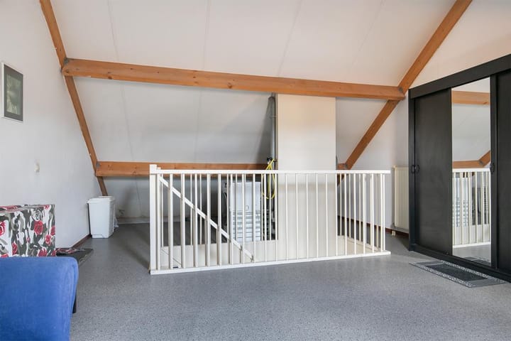 Well-maintained end terrace home with southwest-facing garden — 45
