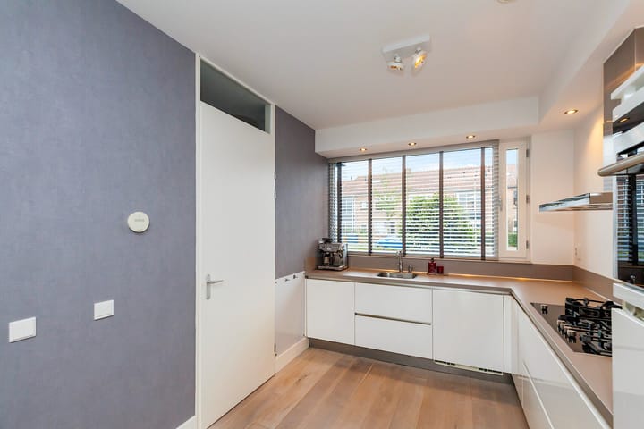 Move-in ready 3-room terraced house with high-quality finish in Ridderkerk — 26