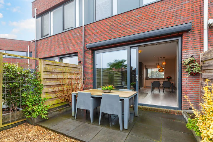 Move-in ready 3-room terraced house with high-quality finish in Ridderkerk — 32
