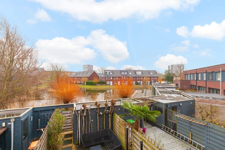 Move-in ready 3-room terraced house with high-quality finish in Ridderkerk — 45