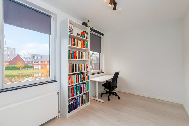 Move-in ready 3-room terraced house with high-quality finish in Ridderkerk — 57