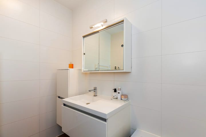 Move-in ready 3-room terraced house with high-quality finish in Ridderkerk — 65