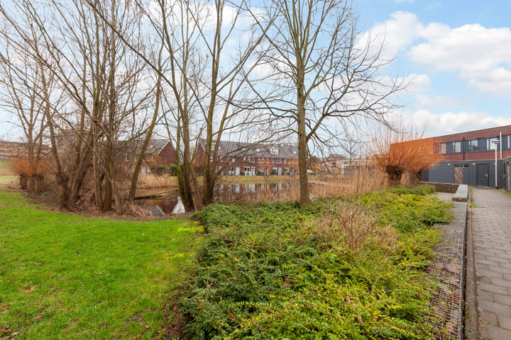 Move-in ready 3-room terraced house with high-quality finish in Ridderkerk — 69